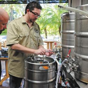 Tiny Bubbles: Hawaii Beer Reads for&nbsp;7/11/14