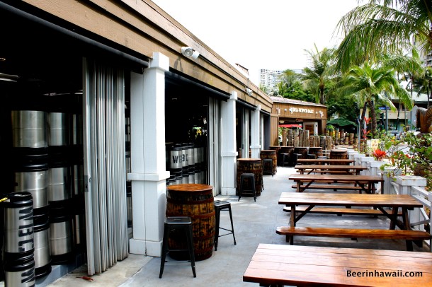 Waikiki Brewing Company outdoor seating