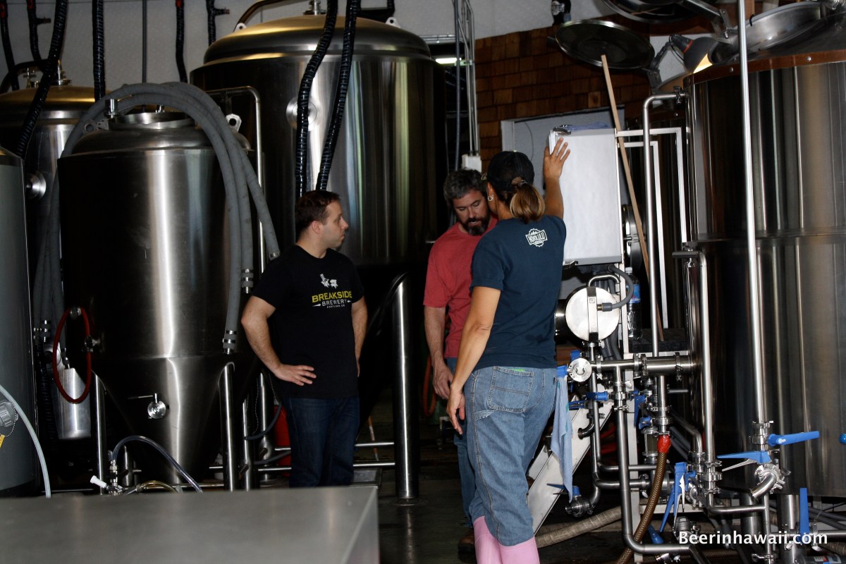 Ben Edmunds brewing at Honolulu Beerworks