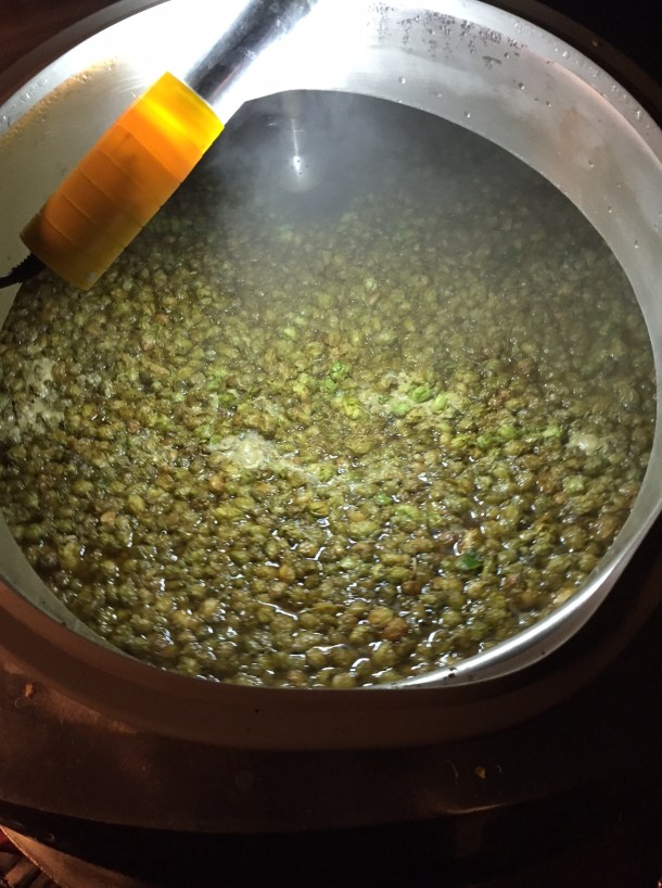 Waikiki Brewing Overnight IPA fresh hops